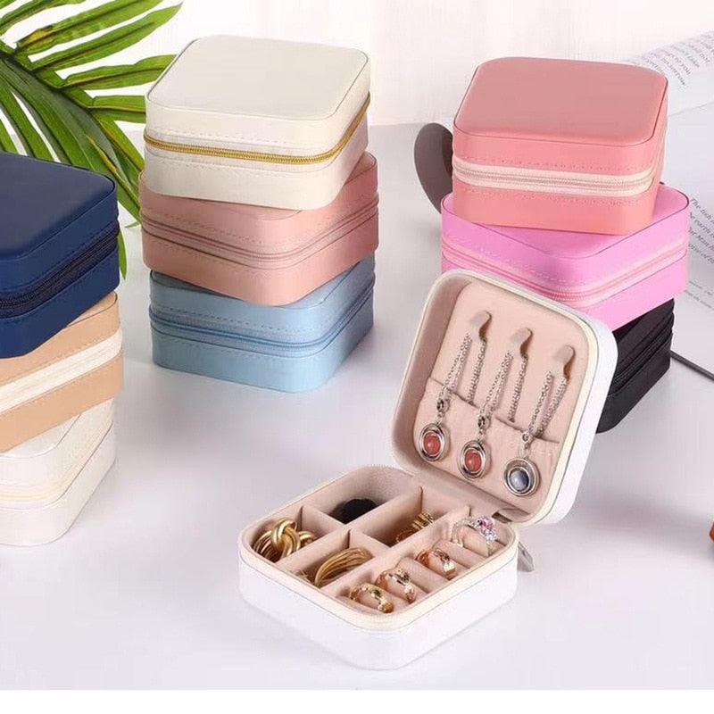 Jewelry Organizer Display Travel PU Leather Jewelry Case Boxes Travel Portable Jewelry Box Storage Organizer Earring Holder Gift Jewellery Box Organizer Small Portable PU Leather Travel Jewelry Storage Case for Rings Earrings Necklace
